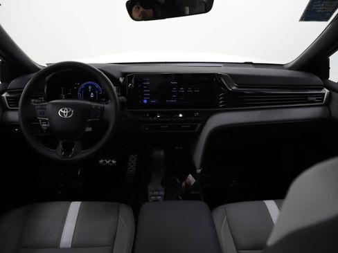 Used 2025 Toyota Camry SE w/ Multimedia Upgrade Package image 13