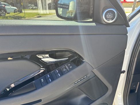 Used 2024 Land Rover Range Rover Evoque S image 10