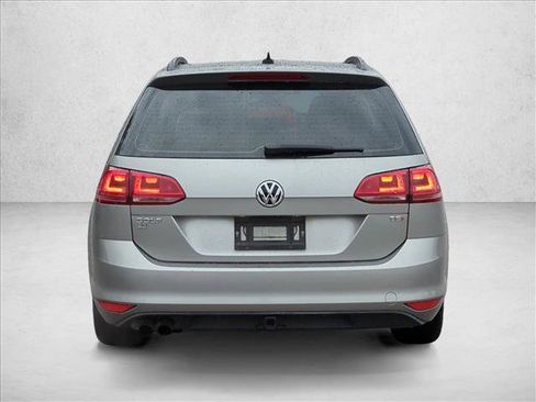 Used 2017 Volkswagen Golf SE image 6