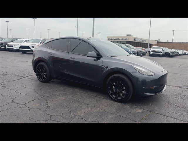 Used 2024 Tesla Model Y Long Range AWD/4WD image 2