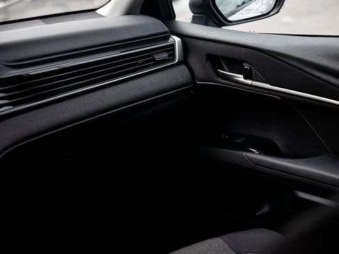 Used 2025 Toyota Camry LE image 28