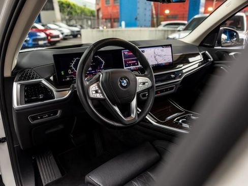 Used 2025 BMW X7 xDrive40i image 4