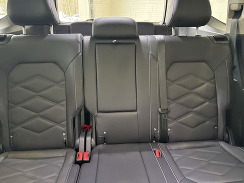 Used 2025 Volkswagen Atlas SE w/ Panoramic Sunroof Package image 16