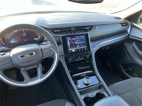 Used 2024 Jeep Grand Cherokee Altitude image 13