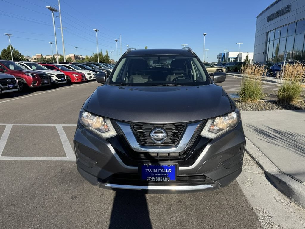 Used 2017 Nissan Rogue SV AWD/4WD image 2