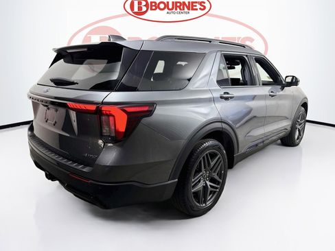 Used 2025 Ford Explorer ST-Line w/ ST-Line Street Pack AWD/4WD image 10