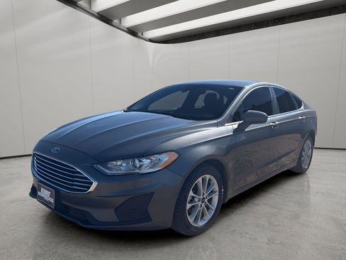 Used 2019 Ford Fusion SE FWD image 1