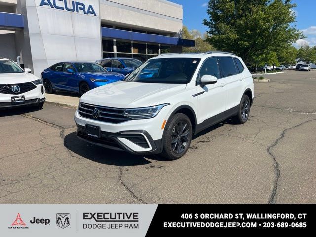 Used 2023 Volkswagen Tiguan SE AWD/4WD image 31