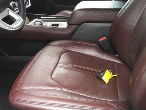 Used 2024 Ford Expedition Limited RWD image 2