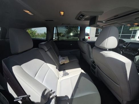 Used 2016 Honda Pilot Touring image 18