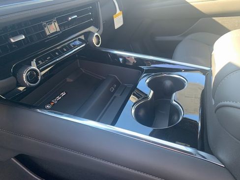 New 2026 Chevrolet Suburban LT image 9