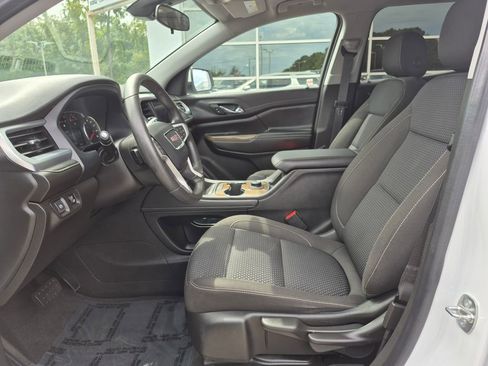 Used 2023 GMC Acadia SLE image 2