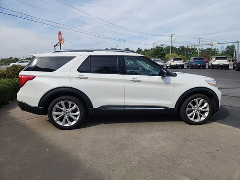 Used 2022 Ford Explorer Platinum w/ Technology Package image 5