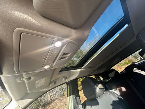 Used 2025 Nissan Kicks SR w/ SR Premium Package image 25