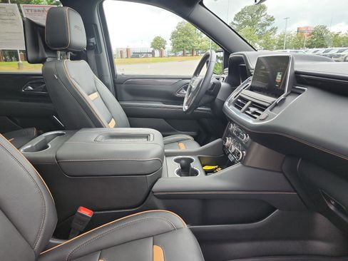 Used 2024 GMC Yukon XL AT4 w/ AT4 Premium Plus Package AWD/4WD image 8