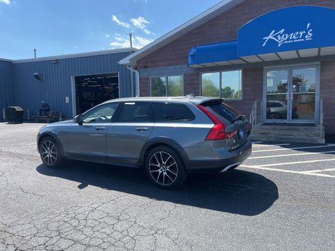 Used 2019 Volvo V90 T6 Cross Country w/ Advanced Package AWD/4WD image 4
