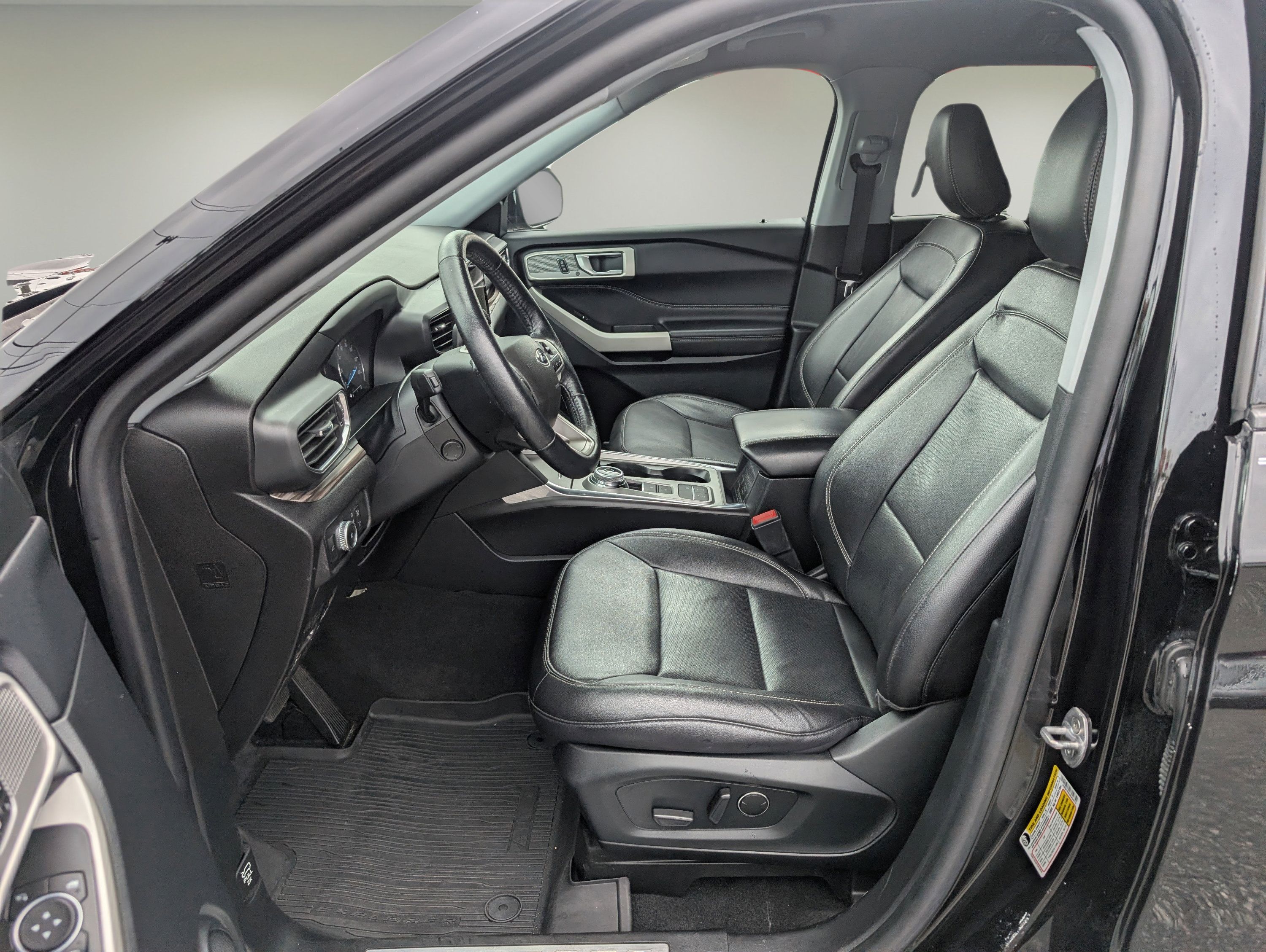 Used 2022 Ford Explorer Limited w/ Equipment Group 301A RWD image 10