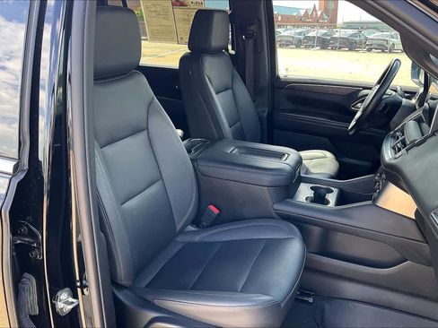 Used 2023 Chevrolet Suburban LT w/ Luxury Package image 13