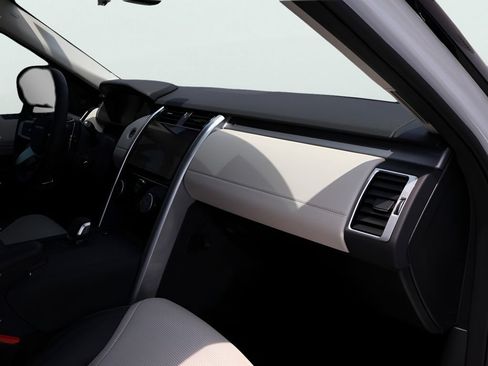 Certified 2025 Land Rover Discovery Dynamic SE AWD/4WD image 9