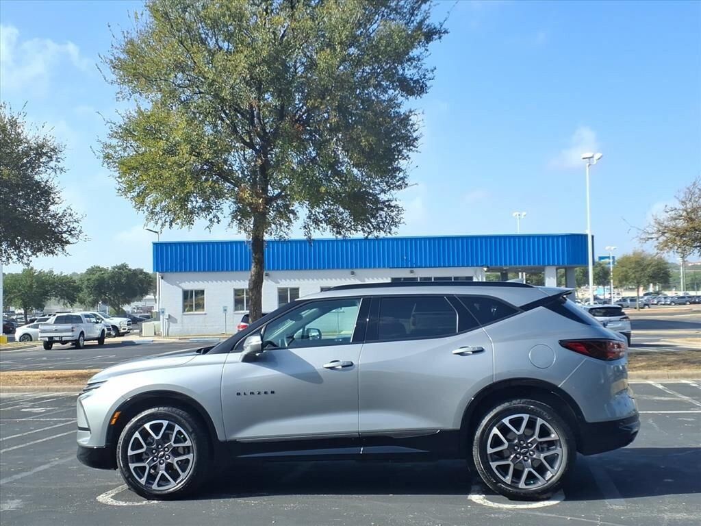 Used 2023 Chevrolet Blazer RS w/ Driver Confidence II Package FWD image 10