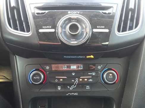 Used 2017 Ford Focus SEL FWD image 24