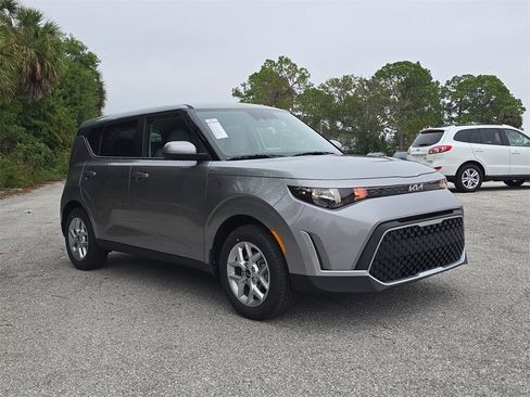 New 2025 Kia Soul LX image 2
