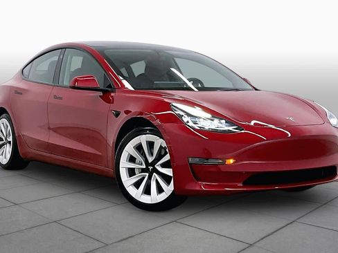 Used 2023 Tesla Model 3 Standard Range image 2
