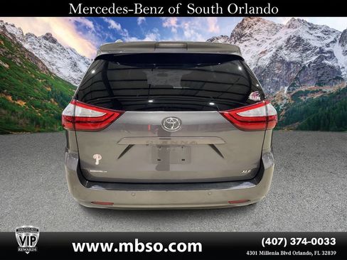 Used 2017 Toyota Sienna XLE w/ XLE Navigation Package FWD image 17