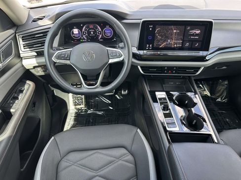 Used 2024 Volkswagen Atlas Peak Edition SEL image 8