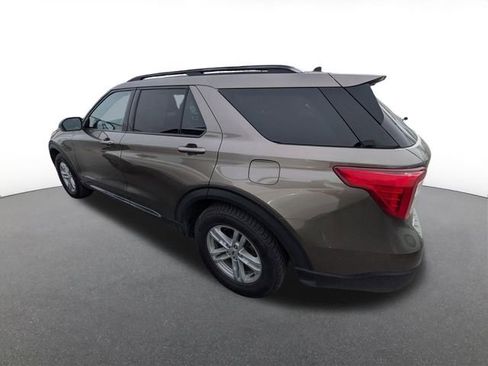 Used 2021 Ford Explorer XLT w/ Equipment Group 202A image 2