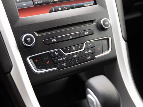 Used 2016 Ford Fusion SE image 14