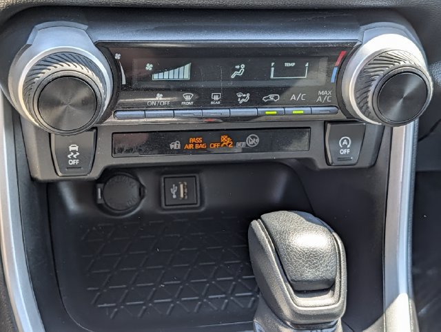 Used 2025 Toyota RAV4 LE AWD/4WD image 17