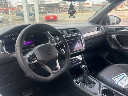 Used 2022 Volkswagen Tiguan SE R-Line image 20