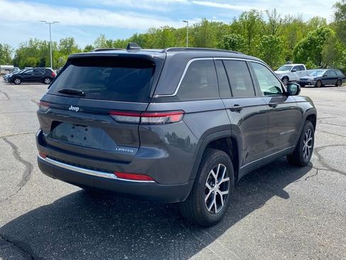 Used 2024 Jeep Grand Cherokee Limited AWD/4WD image 3