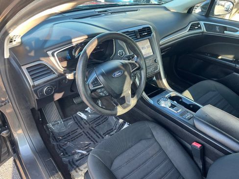 Used 2020 Ford Fusion SE FWD image 18