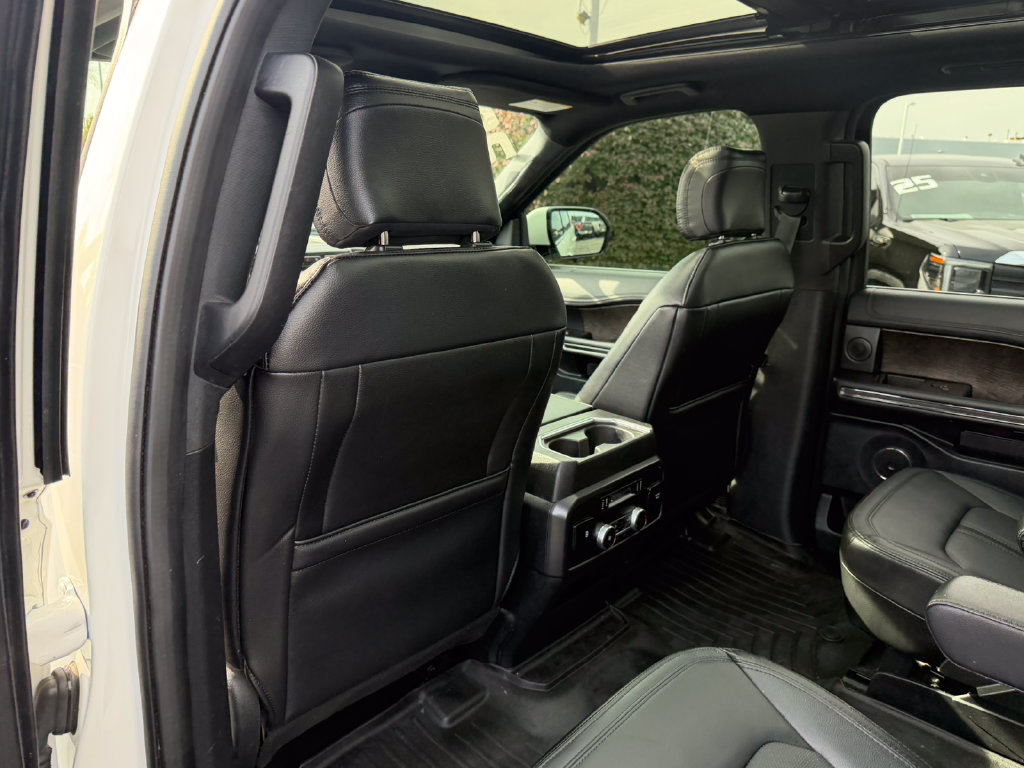 Used 2020 Ford Expedition Limited w/ Equipment Group 301A AWD/4WD image 35