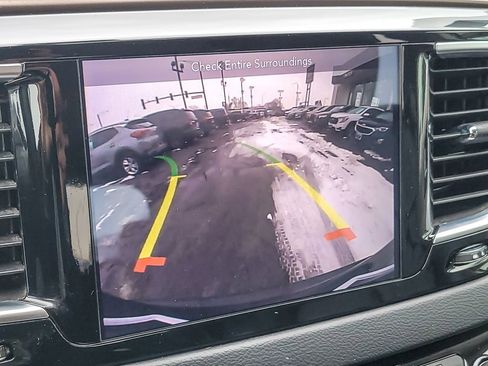 Used 2018 Chrysler Pacifica Touring-L Plus w/ Tire & Wheel Group image 16