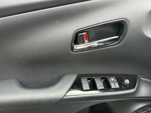 Used 2022 Toyota Prius Prime XLE image 10