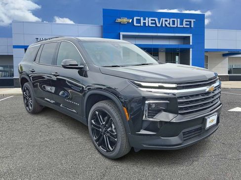 New 2026 Chevrolet Traverse LT FWD image 2