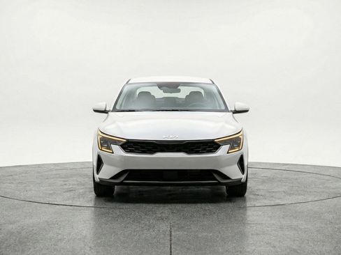 Used 2025 Kia K4 LXS image 2