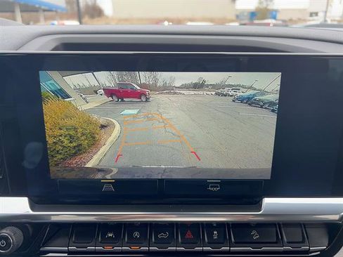 Used 2022 Chevrolet Silverado 1500 LT w/ Z71 Off-Road Package image 21