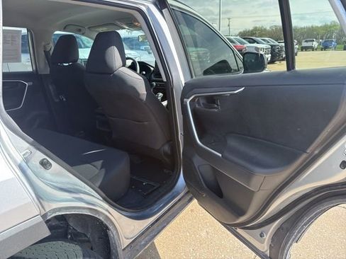 Used 2019 Toyota RAV4 LE image 20