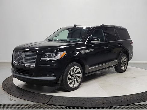 Used 2024 Lincoln Navigator Reserve AWD/4WD image 3