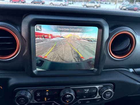 Used 2023 Jeep Gladiator Mojave w/ Cold Weather Group image 20