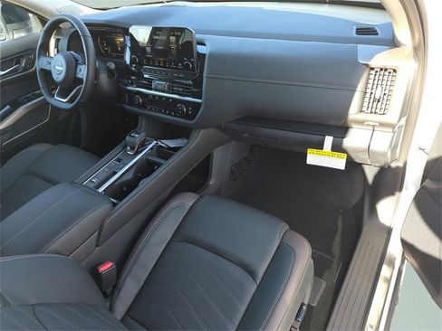 New 2025 Nissan Pathfinder Platinum w/ Lighting Package (N92) image 23