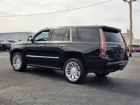 Used 2016 Cadillac Escalade Platinum image 3