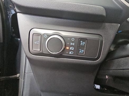 Used 2022 Ford Escape SE w/ SE Sport Appearance Package image 26