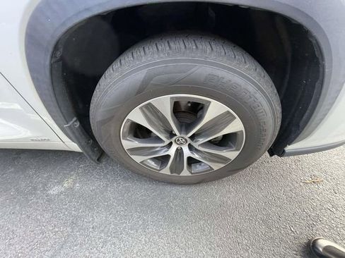 Used 2021 Toyota Highlander XLE image 14