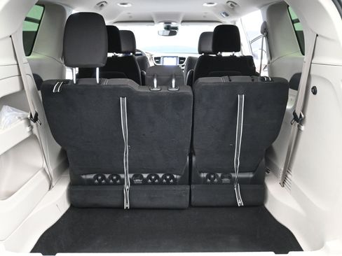 Used 2023 Chrysler Voyager LX image 24