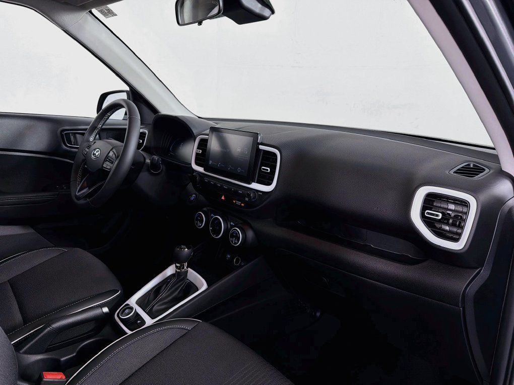 Used 2026 Hyundai Venue SEL FWD image 31